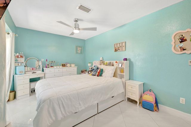 1041 SW General Patton Terrace, Port St Lucie, FL 34953