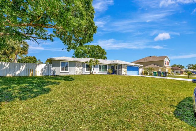1041 SW General Patton Terrace, Port St Lucie, FL 34953