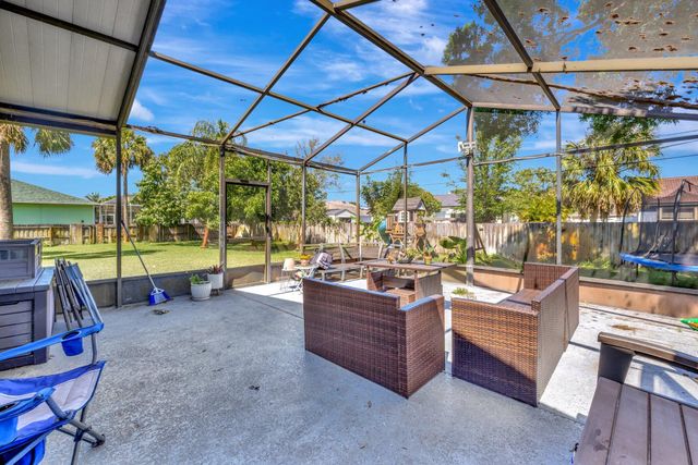 1041 SW General Patton Terrace, Port St Lucie, FL 34953