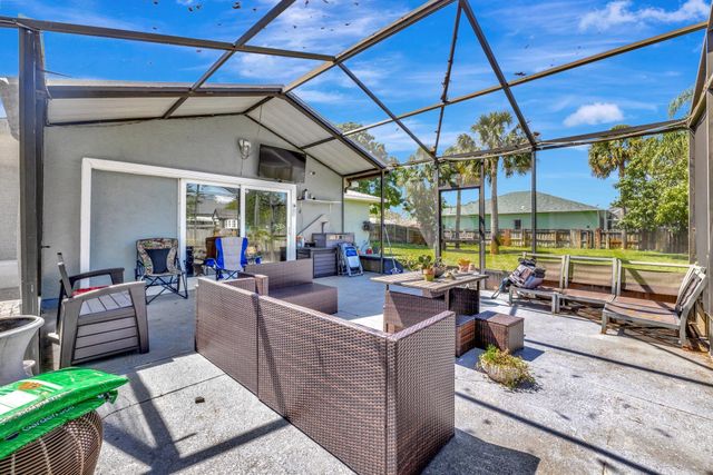 1041 SW General Patton Terrace, Port St Lucie, FL 34953