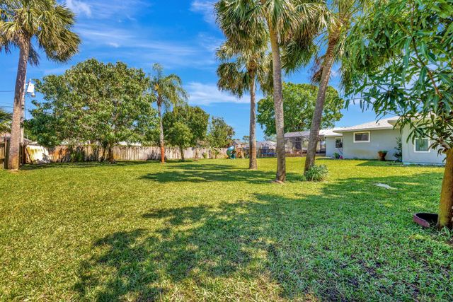 1041 SW General Patton Terrace, Port St Lucie, FL 34953