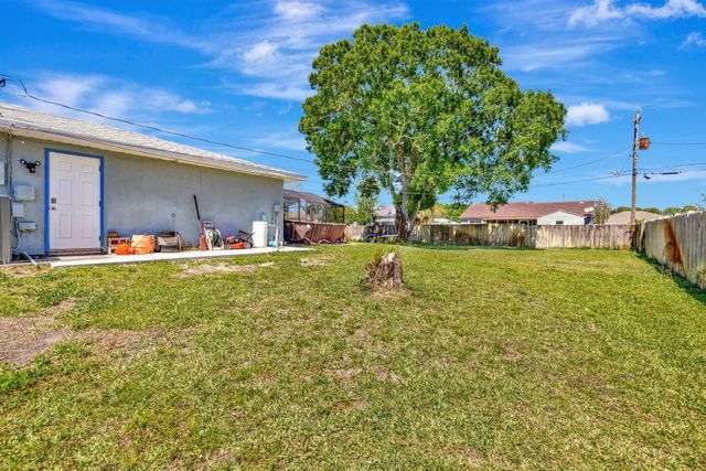 1041 SW General Patton Terrace, Port St Lucie, FL 34953