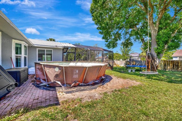 1041 SW General Patton Terrace, Port St Lucie, FL 34953