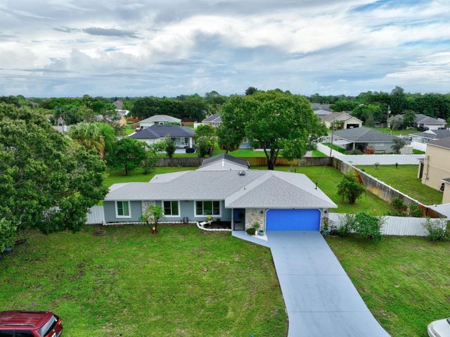 1041 SW General Patton Terrace, Port St Lucie, FL 34953