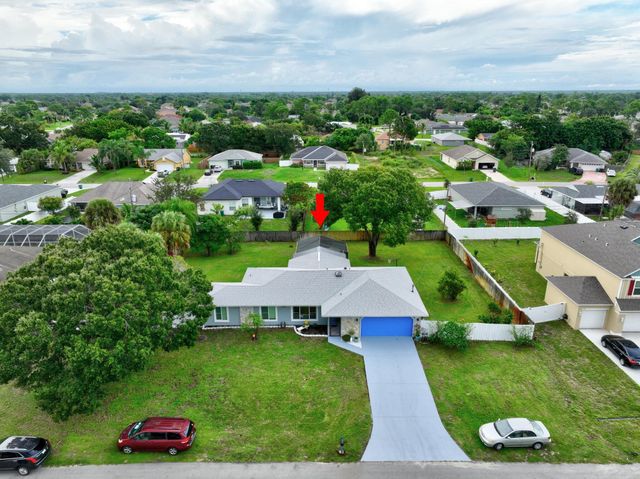 1041 SW General Patton Terrace, Port St Lucie, FL 34953