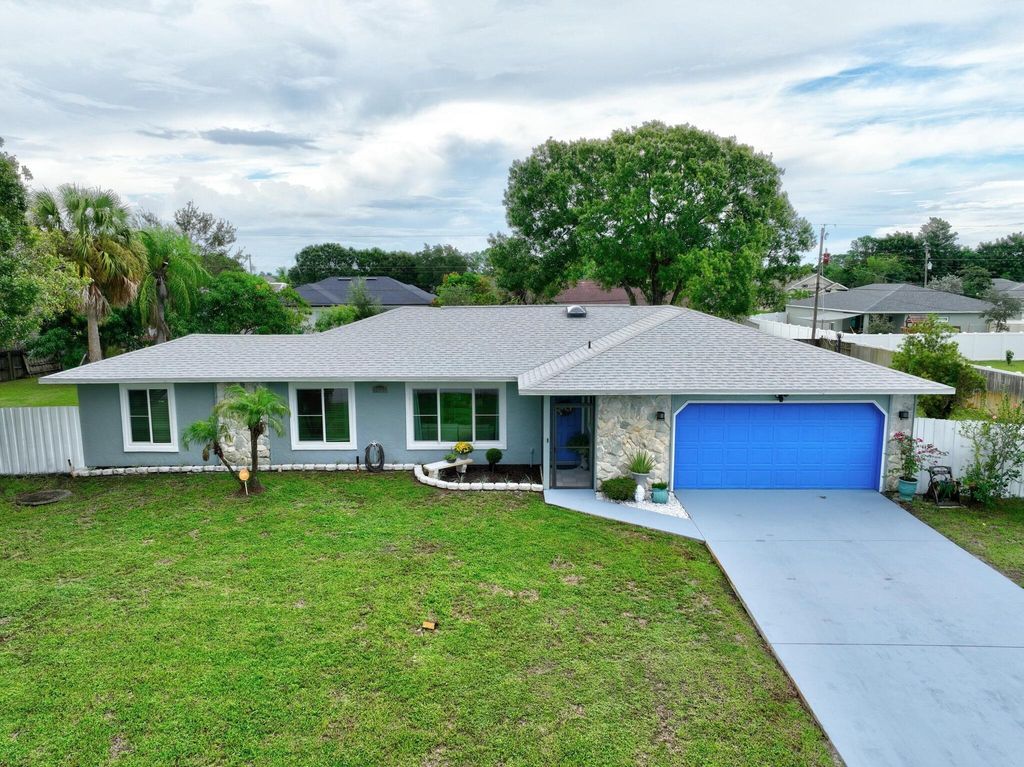 1041 SW General Patton Terrace, Port St Lucie, FL 34953