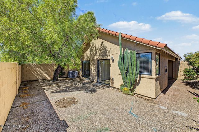 310 E Highcourte Lane, Oro Valley, AZ 85737