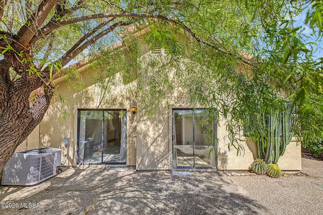 310 E Highcourte Lane, Oro Valley, AZ 85737