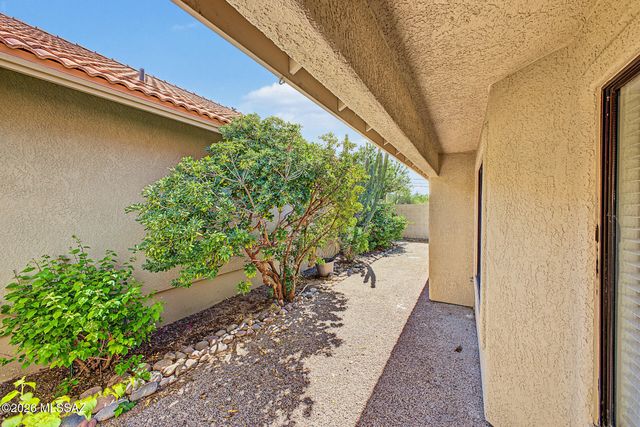 310 E Highcourte Lane, Oro Valley, AZ 85737