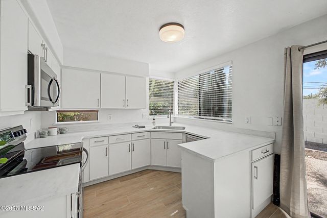 310 E Highcourte Lane, Oro Valley, AZ 85737
