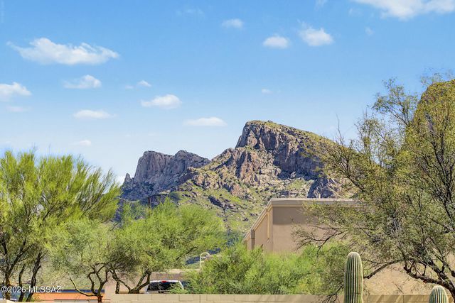 310 E Highcourte Lane, Oro Valley, AZ 85737