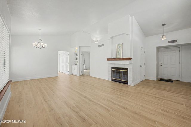 310 E Highcourte Lane, Oro Valley, AZ 85737