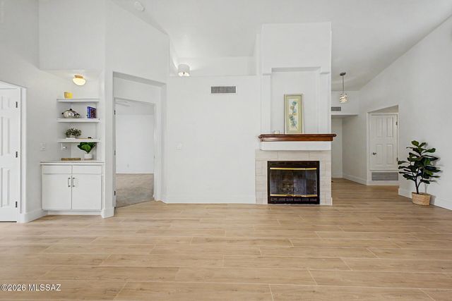 310 E Highcourte Lane, Oro Valley, AZ 85737