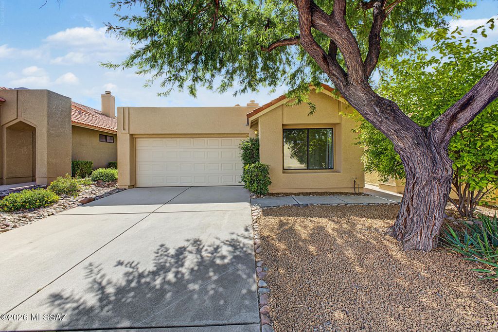 310 E Highcourte Lane, Oro Valley, AZ 85737