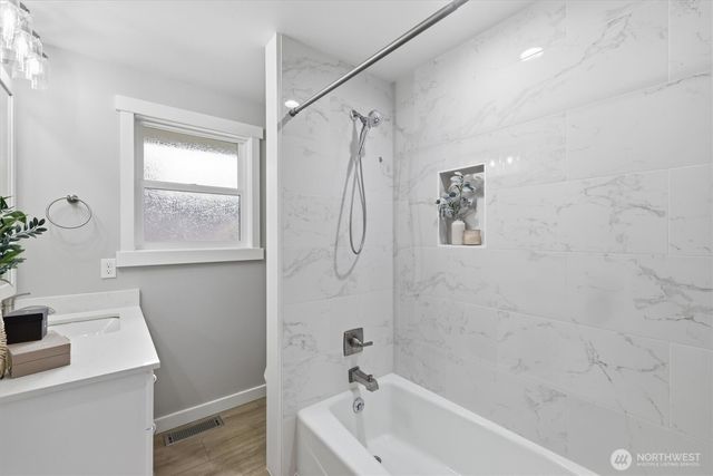 14237 105th Avenue NE, Kirkland, WA 98034