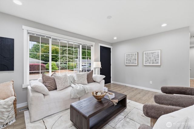 14237 105th Avenue NE, Kirkland, WA 98034