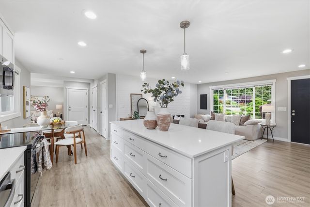 14237 105th Avenue NE, Kirkland, WA 98034