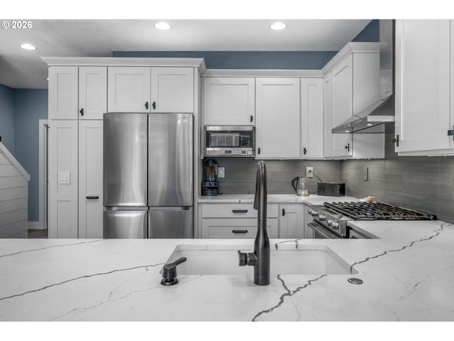 10262 Nw FORESTVIEW Way, Portland, OR 97229