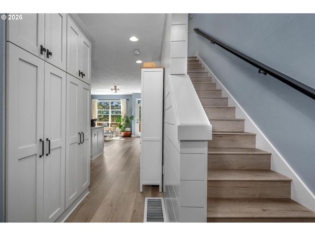 10262 Nw FORESTVIEW Way, Portland, OR 97229