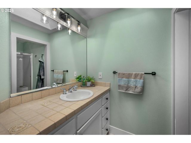 10262 Nw FORESTVIEW Way, Portland, OR 97229