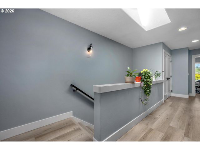 10262 Nw FORESTVIEW Way, Portland, OR 97229