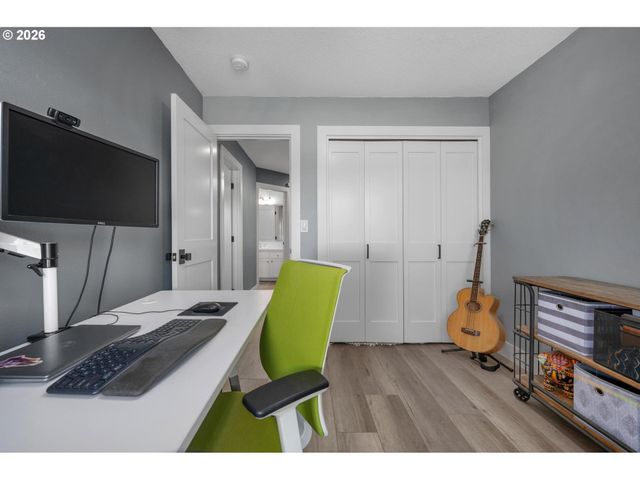 10262 Nw FORESTVIEW Way, Portland, OR 97229