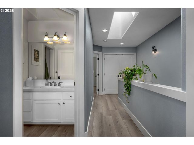10262 Nw FORESTVIEW Way, Portland, OR 97229