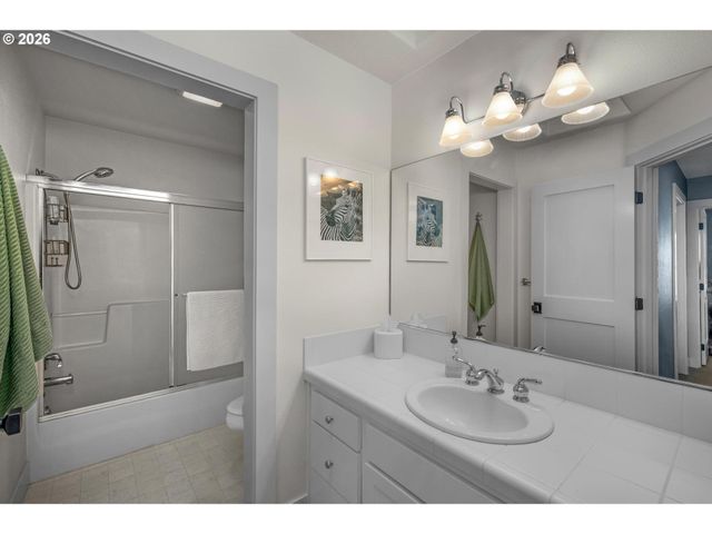 10262 Nw FORESTVIEW Way, Portland, OR 97229
