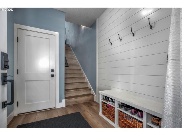 10262 Nw FORESTVIEW Way, Portland, OR 97229