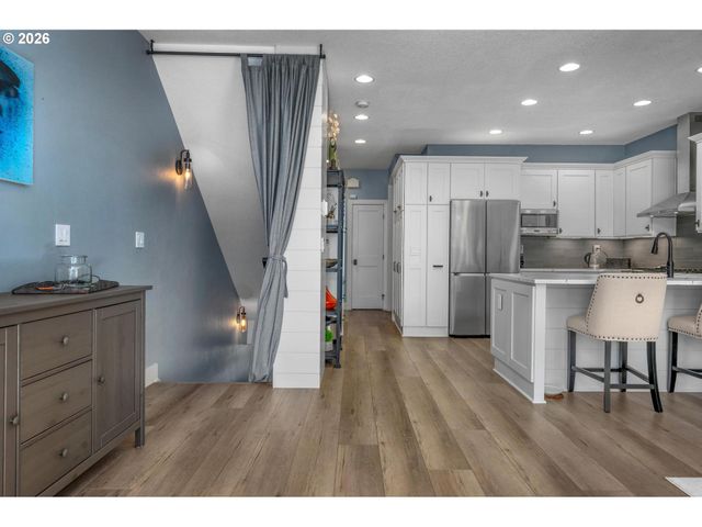 10262 Nw FORESTVIEW Way, Portland, OR 97229