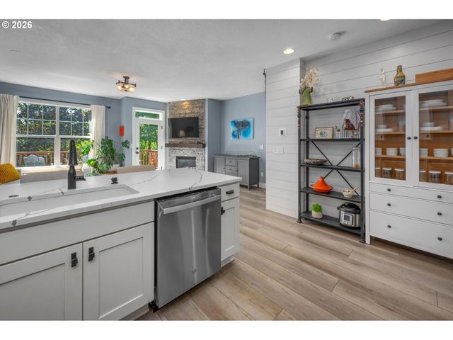 10262 Nw FORESTVIEW Way, Portland, OR 97229
