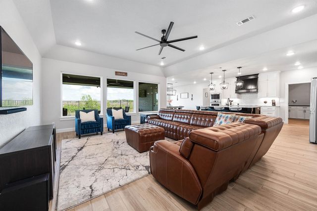 800 Greystone Lane, Angleton, TX 77515