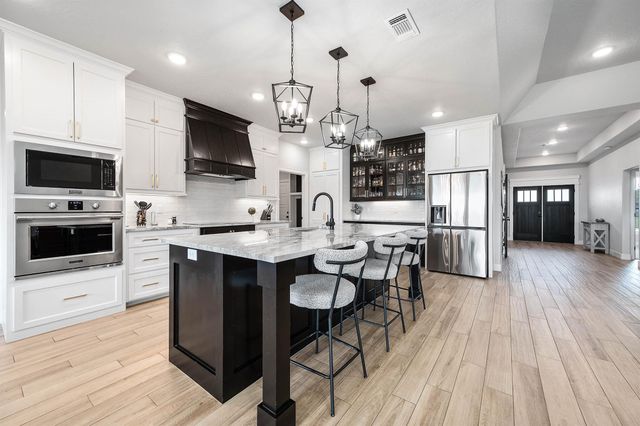 800 Greystone Lane, Angleton, TX 77515