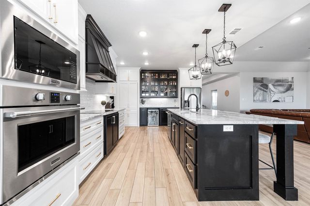 800 Greystone Lane, Angleton, TX 77515