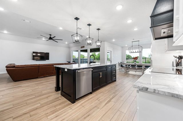 800 Greystone Lane, Angleton, TX 77515