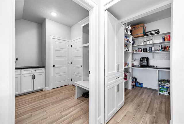 800 Greystone Lane, Angleton, TX 77515