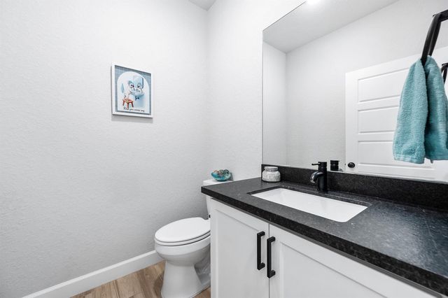 800 Greystone Lane, Angleton, TX 77515