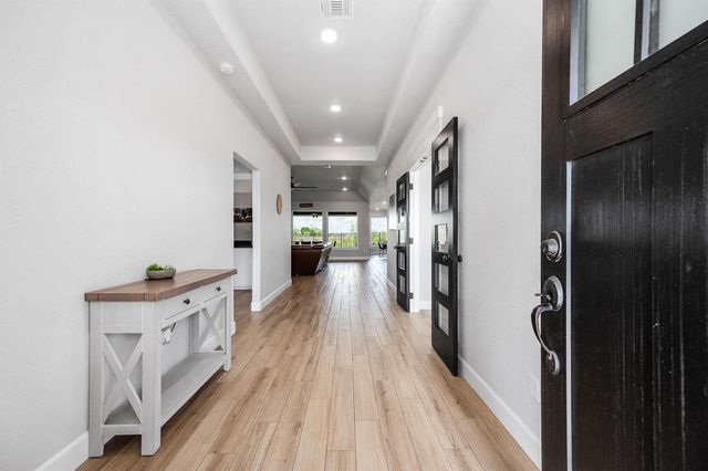 800 Greystone Lane, Angleton, TX 77515