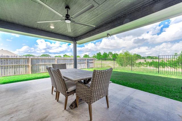 800 Greystone Lane, Angleton, TX 77515