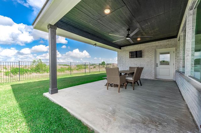 800 Greystone Lane, Angleton, TX 77515