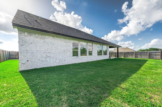800 Greystone Lane, Angleton, TX 77515