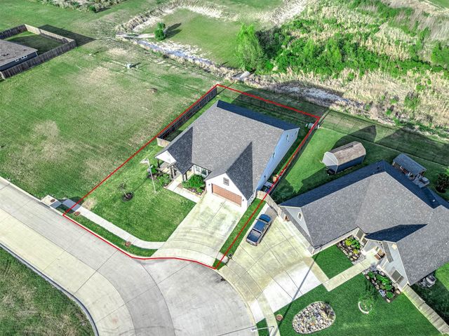 800 Greystone Lane, Angleton, TX 77515
