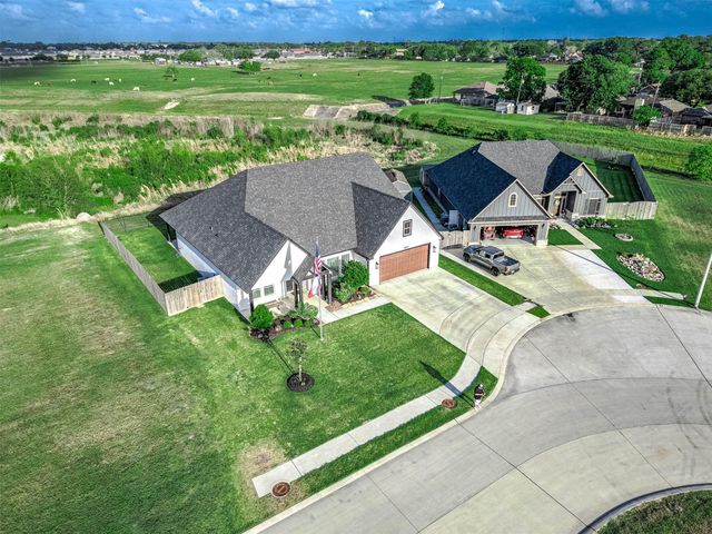 800 Greystone Lane, Angleton, TX 77515