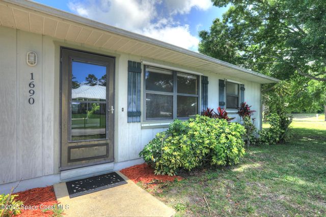 1690 Seahouse Street, Sebastian, FL 32958