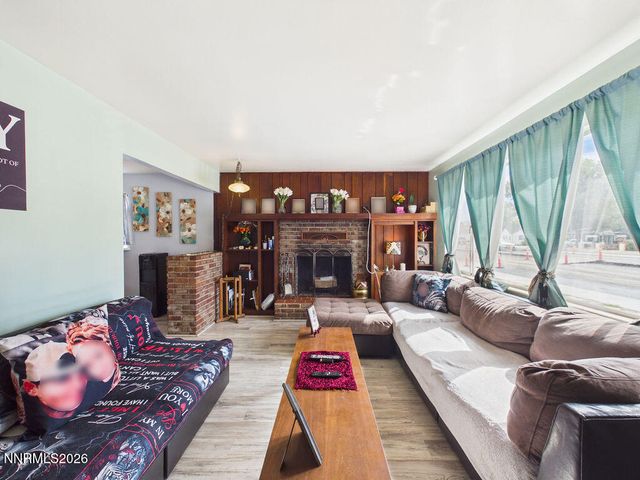 626 Prater Way, Sparks, NV 89431