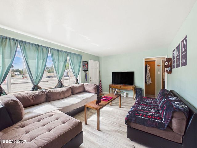 626 Prater Way, Sparks, NV 89431