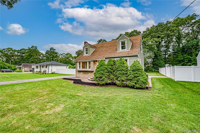 52 Summit Drive, Smithtown, NY 11787