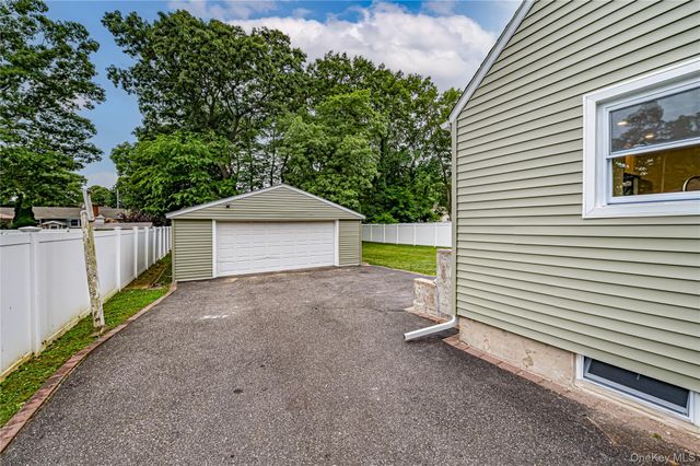 52 Summit Drive, Smithtown, NY 11787