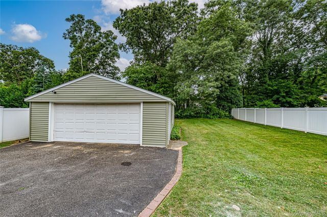 52 Summit Drive, Smithtown, NY 11787