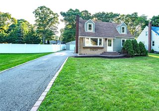 52 Summit Drive, Smithtown, NY 11787